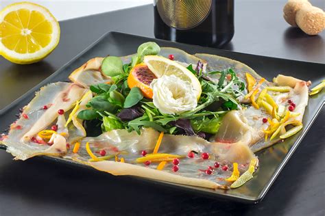 Carpaccio di pesce spada con salsa agli agrumi