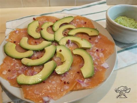 Carpaccio di salmone affumicato e avocado
