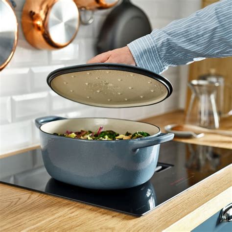 Casseruola in ghisa con verdure
