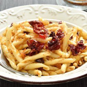 Cavatelli con Mollica Fritta e Peperoni Cruschi