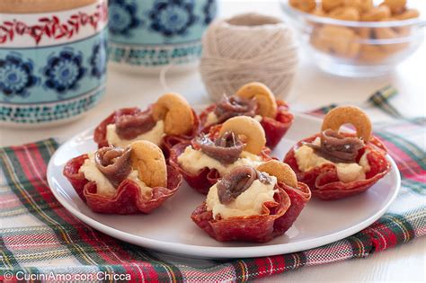 Cestini di Pane con Salame