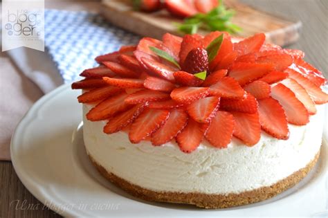 Cheesecake senza biscotti con fragole