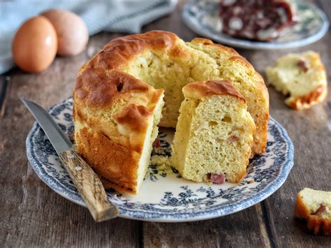 Ciambella Salata con Salame e Formaggio