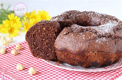 Ciambella al cacao e nocciole