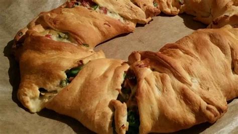 Ciambella di pane con broccoletti e salsiccia