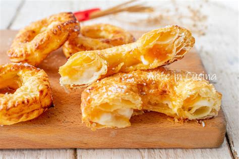 Ciambelle di Pasta Sfoglia con Marmellata