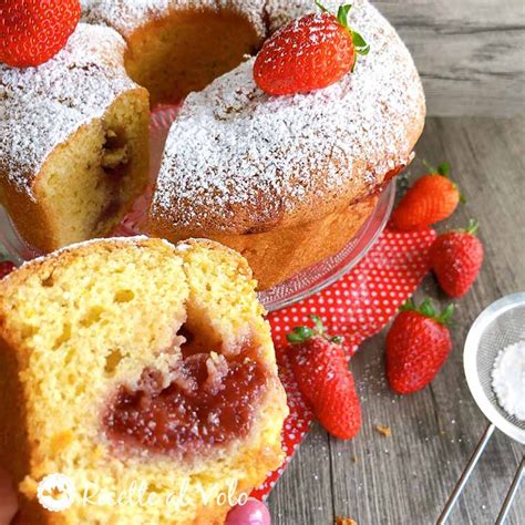 Ciambellone Soffice con Marmellata di Fragole