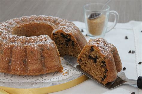 Ciambellone al caffè e gocce di cioccolato