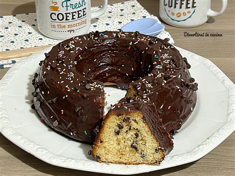 Ciambellone all'arancia glassato al cioccolato