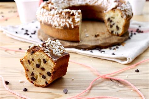 Ciambellone allo yogurt e gocce di cioccolato