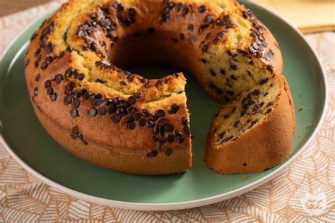Ciambellone con Gocce di Cioccolato e Yogurt