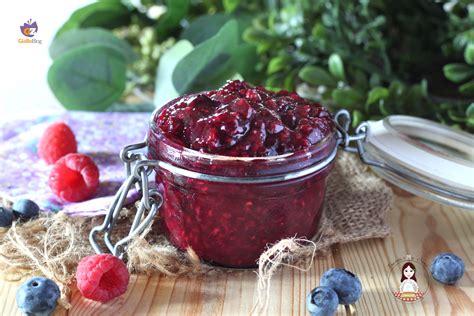 Ciambellone con marmellata ai frutti di bosco