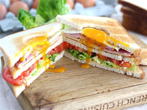 Club Sandwich con Uovo