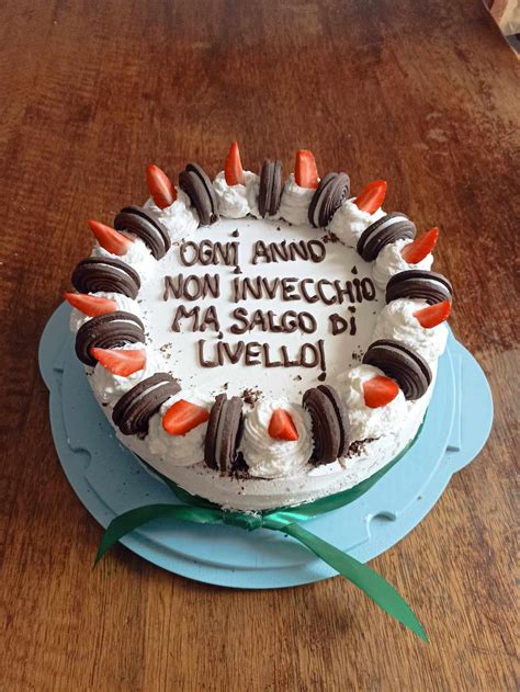 Come scrivere su una torta