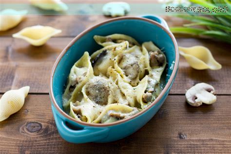 Conchiglioni Ripieni con Funghi e Salsiccia