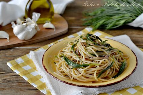 Condimento per spaghetti con agretti e acciughe