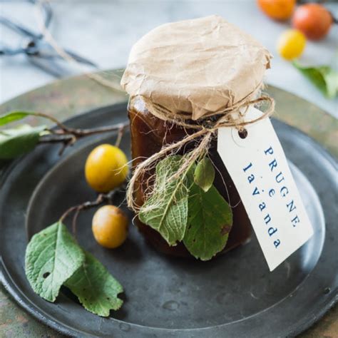 Confettura di susine e lavanda