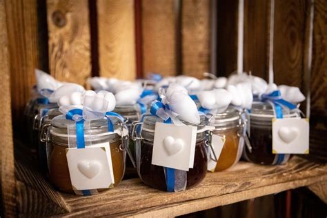 Confezionare bomboniere marmellata