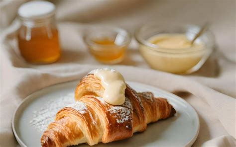 Cornetti con cioccolato bianco e miele
