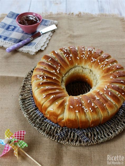 Corona di pan brioche dolce