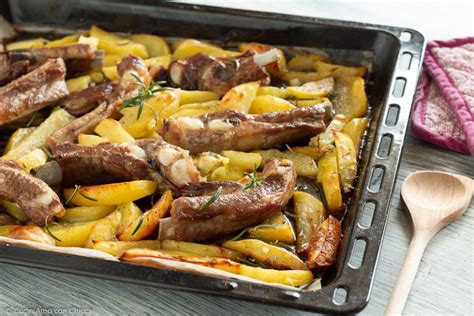 Costine di maiale con patate al forno
