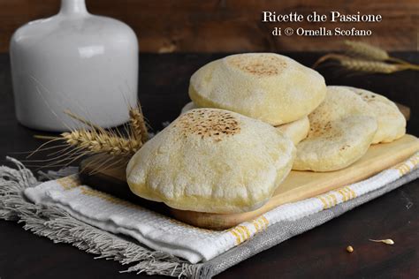 Cottura del pane arabo in padella