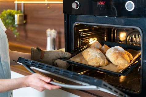 Cottura del pane in forno