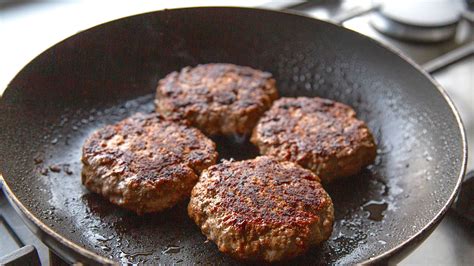 Cottura hamburger in padella