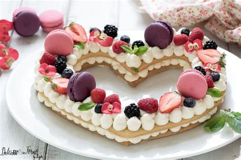 Cream Tart con Macarons e Fiori