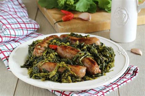 Crepes con salsiccia e friarielli