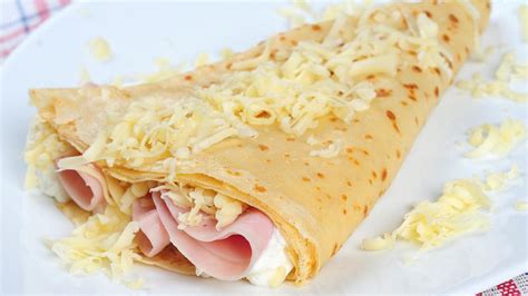 Crepes salate farcite con prosciutto e formaggio
