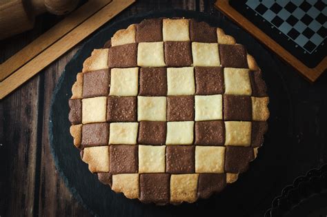 Crostata al cioccolato a scacchiera