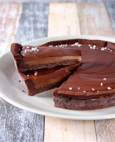 Crostata al cioccolato con caramello salato