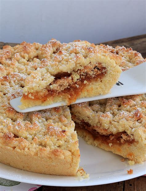 Crostata con Marmellata di Pesche e Amaretti
