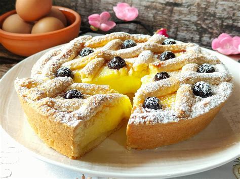 Crostata con crema e amarene