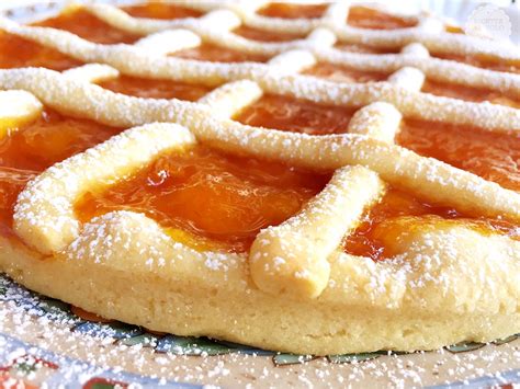 Crostata con marmellata di albicocche