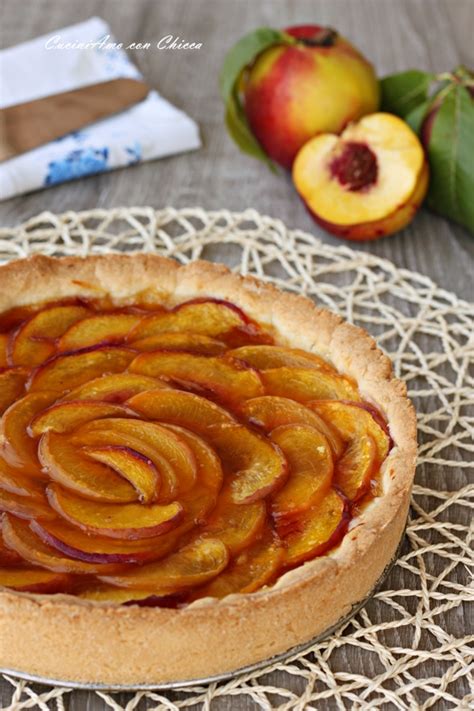 Crostata con pesche e marmellata