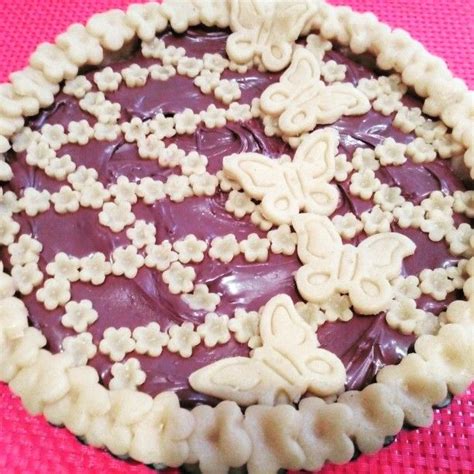 Crostata decorata con cioccolato