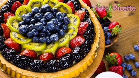 Crostata di frutta fresca con crema e gelatina