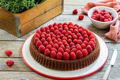 Crostata morbida al cioccolato e lamponi