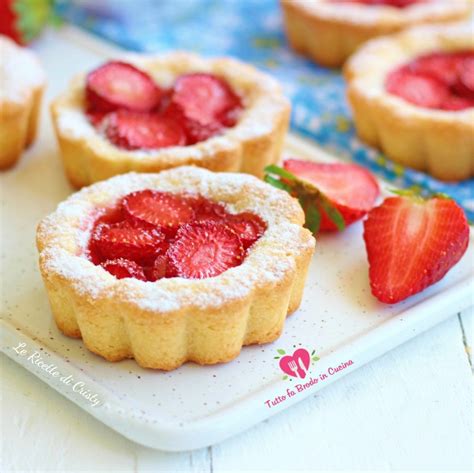 Crostatine alla confettura con fragole fresche e menta
