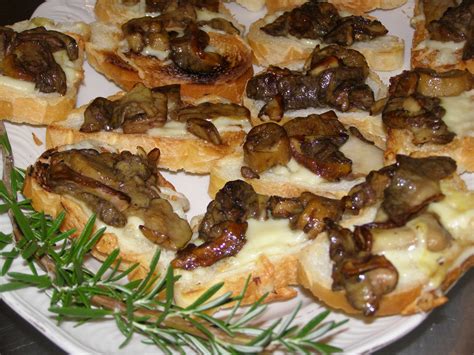 Crostini con Lardo e Funghi Porcini
