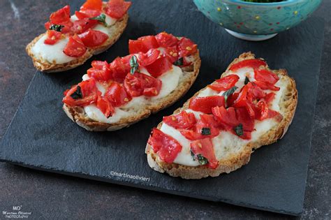 Crostini con Salsa Pomodoro