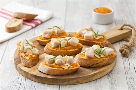 Crostini con salsa di carote