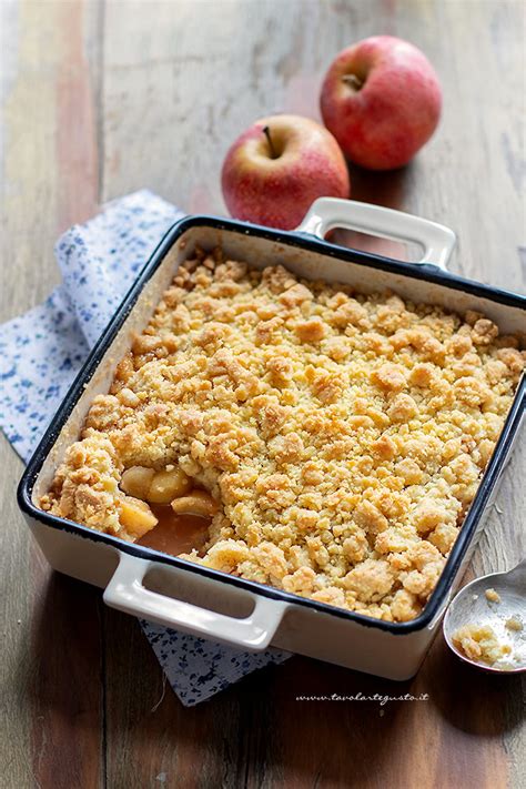 Crumble di mele con biscotti