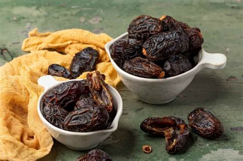 Datteri freschi e secchi