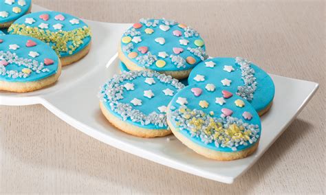 Decorare biscotti con pasta di zucchero