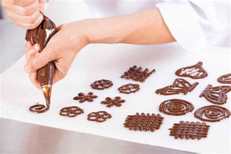 Decorare con cioccolato