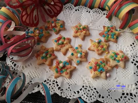 Decorazione dei biscotti di Carnevale