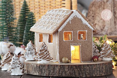 Decorazione della casetta di pan di zenzero